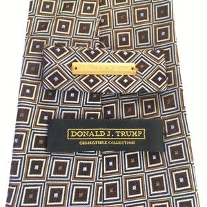 Donald J. Trump Tie Signature Collection Gold Bar